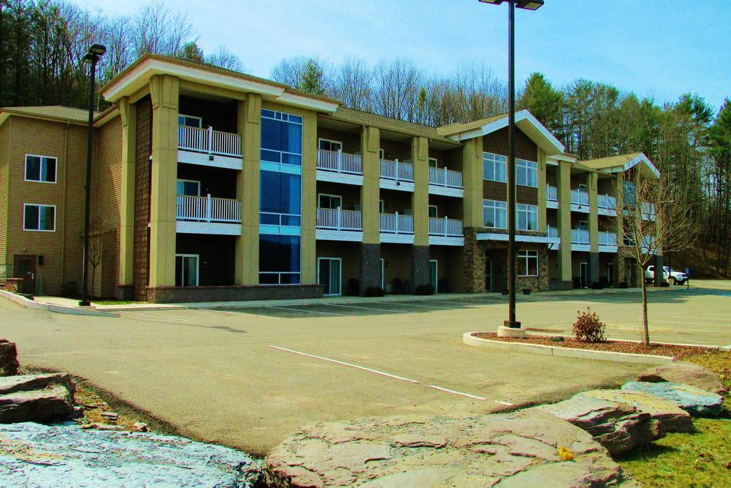 Crystal Springs Inn And Suites Towanda Eksteriør bilde